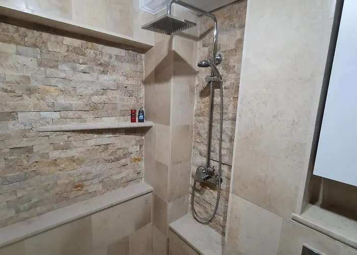 Tomis 4b アパート